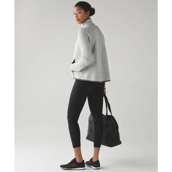 309 EUC Size 2 Lululemon Its Fleecing Cold Zip Up - Picture 2 of 6